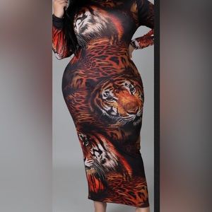 Model wearing a 2x. This dress 1x equal 16/18 2x equal 18/20 3x equal 22/24